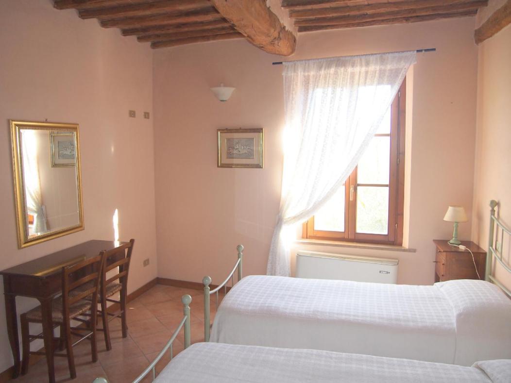 Nell'Antica Torre Di Fronte A Siena Apartment Exterior photo